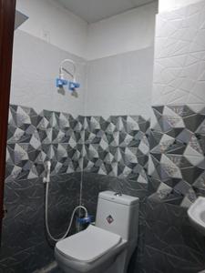 Common Bathroom Image of 1050 Sq.ft 2 BHK Apartment / Flat for sale in Sector 49 Noida for Rs. 4200004