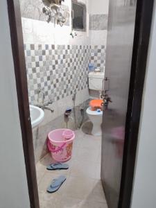 Bathroom Image of 1150 Sq.ft 2 BHK Apartment / Flat for sale in Aminabad Lucknow for Rs. 2800000