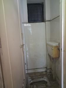 Common Bathroom Two Image of 990 Sq.ft 2 BHK Apartment / Flat for sale in Nagin Lake Apartment, Paschim Vihar New Delhi for Rs. 13500000