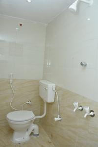 Bathroom Image of 4800 Sq.ft 8 BHK Independent House for sale in Perungudi Madurai for Rs. 16000000