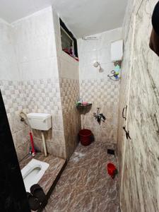 Bathroom Image of 510 Sq.ft 1 BHK Builder Floor for rent in Gokhalenagar Pune for Rs. 18500