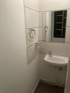 Bathroom Image of 600 Sq.ft 2 BHK Independent House for rent in Ramakrishnanagar Mysore for Rs. 10000