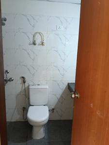 Bathroom Image of 1180 Sq.ft 3 BHK Apartment / Flat for sale in RPS Auria Residences, Sector 88 Faridabad for Rs. 16500000