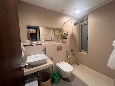 Bathroom Image of 1728 Sq.ft 3 BHK Apartment / Flat for sale in Lodha Primero, Worli Mumbai for Rs. 80000000
