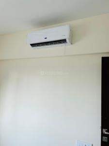 Bedroom Image of 753 Sq.ft 2 BHK Apartment / Flat for rent in Omkar Signet, Malad East Mumbai for Rs. 58000