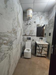 Bathroom Image of 2500 Sq.ft 3 BHK Builder Floor for rent in Sector 40 Gurgaon for Rs. 60000