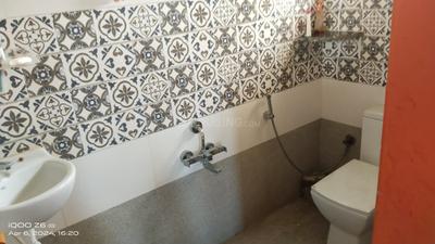Bathroom Image of 1100 Sq.ft 2 BHK Independent House for rent in Aduru Bengaluru for Rs. 24000