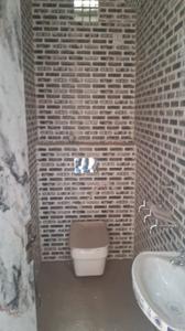 Bathroom Image of 800 Sq.ft 2 BHK Builder Floor for rent in RWA Jitar Nagar Block C, Krishna Nagar New Delhi for Rs. 20000