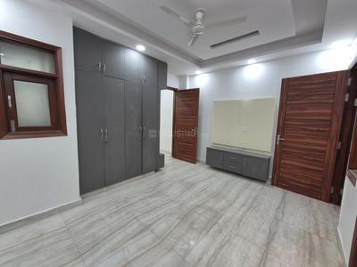 Bedroom Image of 1000 Sq.ft 2 BHK Builder Floor for rent in Ramesh Nagar New Delhi for Rs. 40000