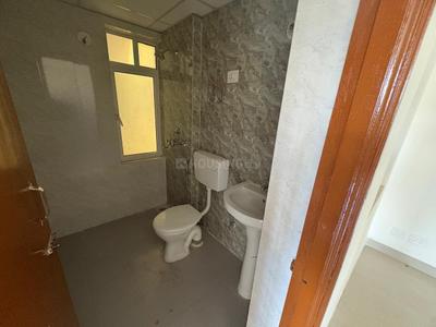 Bathroom Image of 1150 Sq.ft 2.5 BHK Apartment / Flat for rent in Morabadi Ranchi for Rs. 15999
