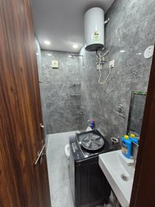 Image of 1000 Sq.ft 2 BHK Builder Floor for rent in Mansarover Garden, New Delhi for Rs. 40000