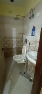 Bathroom Image of 1020 Sq.ft 3 BHK Builder Floor for rent in Sector 17 Gurgaon for Rs. 30000