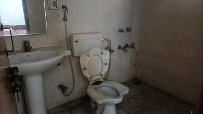 Image of 1600 Sq.ft 3 BHK Apartment / Flat for rent in Husainganj, Lucknow for Rs. 43000