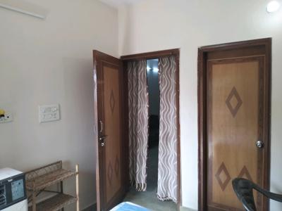 Bedroom Image of 750 Sq.ft 2 BHK Builder Floor for rent in Shalimar Bagh New Delhi for Rs. 23000
