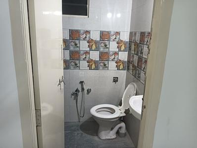Bathroom Image of 2750 Sq.ft 4 BHK Apartment / Flat for rent in Gulbai Tekra Ahmedabad for Rs. 45000