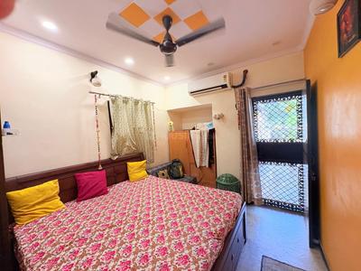 Bedroom Image of 850 Sq.ft 2 BHK Builder Floor for sale in Dilshad Garden New Delhi for Rs. 9500000