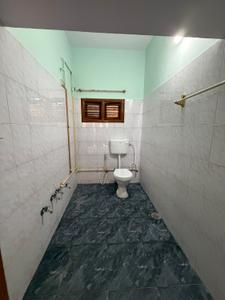 Bathroom Image of 1100 Sq.ft 2 BHK Builder Floor for rent in HSR Layout Bengaluru for Rs. 20000
