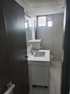 Bathroom Image of 3000 Sq.ft 4 BHK Apartment / Flat for rent in Tata Primanti, Sector 72 Gurgaon for Rs. 120000