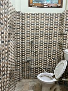 Bathroom Image of 2140 Sq.ft 2 BHK Builder Floor for rent in Avas Vikas Colony Hardoi for Rs. 14000