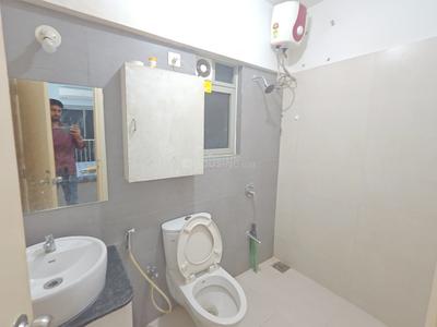 Bathroom Image of 1080 Sq.ft 2 BHK Apartment / Flat for rent in Adani The Meadows, Shantigram Ahmedabad for Rs. 37000