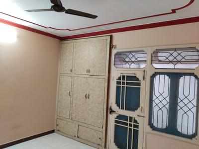Bedroom Image of 1600 Sq.ft 3 BHK Apartment / Flat for rent in Hem Chand Compound Aligarh for Rs. 16000