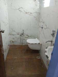 Bathroom Image of 1400 Sq.ft 3 BHK Apartment / Flat for sale in Pratap Nagar Nagpur for Rs. 9000000