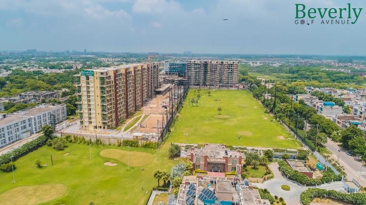 Beverly Golf Avenue Main Image 1