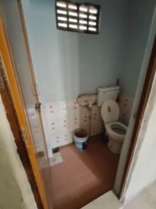 Bathroom Image of 1200 Sq.ft 1 BHK Builder Floor for rent in Pipliyahana Indore for Rs. 11000