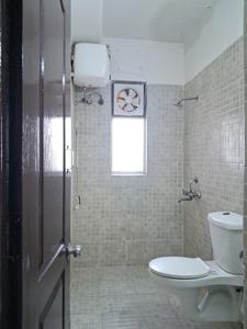 Common Bathroom Image of 925 Sq.ft 2 BHK Apartment / Flat for sale in Paras Tierea, Sector 137 Noida for Rs. 8000000
