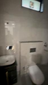 Bathroom Image of 1450 Sq.ft 3 BHK Builder Floor for rent in Rajouri Garden New Delhi for Rs. 53000