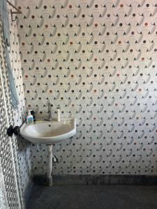 Bathroom Image of 500 Sq.ft 1 BHK Apartment / Flat for rent in Dankuni Hooghly for Rs. 7500