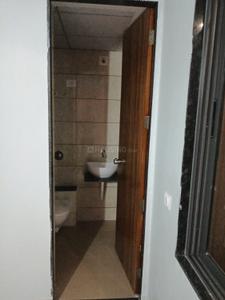 Bathroom Image of 760 Sq.ft 3 BHK Apartment / Flat for rent in Sunbuildcon Suryansh Sanidhya Shivalaya, Sarkhej Ahmedabad for Rs. 22000