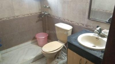 Bathroom Image of 1300 Sq.ft 2 BHK Apartment / Flat for rent in Sector 26 Noida for Rs. 30000