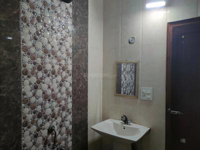 Bathroom Image of 1400 Sq.ft 2 BHK Builder Floor for rent in Sector 70 Noida for Rs. 40000