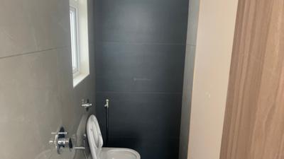 Bathroom Image of 440 Sq.ft 1 BHK Apartment / Flat for rent in SD Bhalerao Ratnadeep CHS LTD, Kurla East Mumbai for Rs. 45000