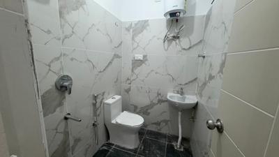 Bathroom Image of 600 Sq.ft 1 BHK Apartment / Flat for rent in HBR Layout Bengaluru for Rs. 25000