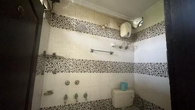 Bathroom Image of 548 Sq.ft 1 BHK Independent House for rent in Patel Nagar New Delhi for Rs. 17000