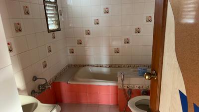 Bathroom Image of 4500 Sq.ft 5 BHK Villa for sale in Thaltej Ahmedabad for Rs. 75000000