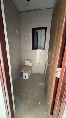 Bathroom Image of 450 Sq.ft 1 BHK Apartment / Flat for rent in Chhattarpur New Delhi for Rs. 17000