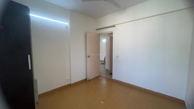 Bedroom Image of 970 Sq.ft 2 BHK Apartment / Flat for rent in Jaypee Kosmos, Sector 134 Noida for Rs. 24000