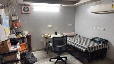 Bedroom Image of 300 Sq.ft 1 RK Builder Floor for rent in Patel Nagar New Delhi for Rs. 13482