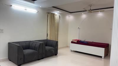 Living Room Image of 1800 Sq.ft 2 BHK Builder Floor for rent in DLF Phase 1 Gurgaon for Rs. 48000