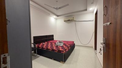 Bedroom Image of 1500 Sq.ft 4 BHK Builder Floor for rent in Dwarka Mor New Delhi for Rs. 60500