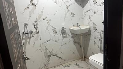 Bathroom Image of 550 Sq.ft 1 BHK Builder Floor for rent in Palam Vihar Extension Gurgaon for Rs. 14500