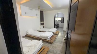 Bedroom Image of 2700 Sq.ft 4 BHK Builder Floor for sale in Model Town New Delhi for Rs. 32500000