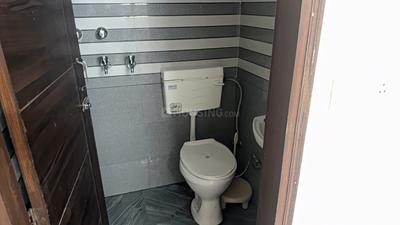 Bathroom Image of 650 Sq.ft 1 BHK Independent House for rent in Patel Nagar New Delhi for Rs. 18500