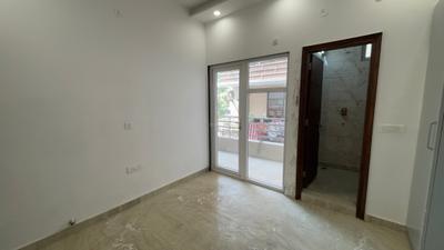 Bedroom Image of 1050 Sq.ft 4 BHK Apartment / Flat for sale in Sector 5 Rohini New Delhi for Rs. 10000000