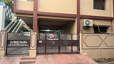 Building Image of 6500 Sq.ft 10 BHK Independent House for sale in Benz Circle Vijayawada for Rs. 35000000