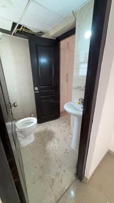 Image of 1968 Sq.ft 4 BHK Apartment / Flat for rent in Logix Blossom County, Sector 137, Noida for Rs. 48000