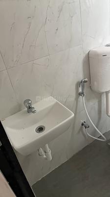 Bathroom Image of 680 Sq.ft 1 BHK Apartment / Flat for rent in Zen Elite, Kharadi Pune for Rs. 24000